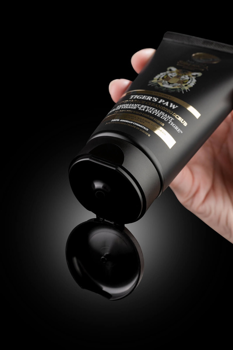 Naturalny orzeźwiający peeling do twarzy dla mężczyzn Tiger's paw Natura Siberica Men